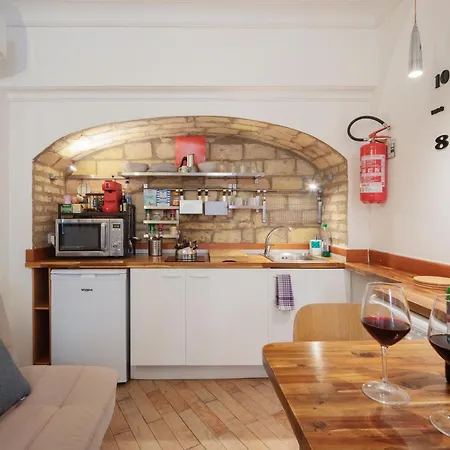 Cozy Nest Apartment *